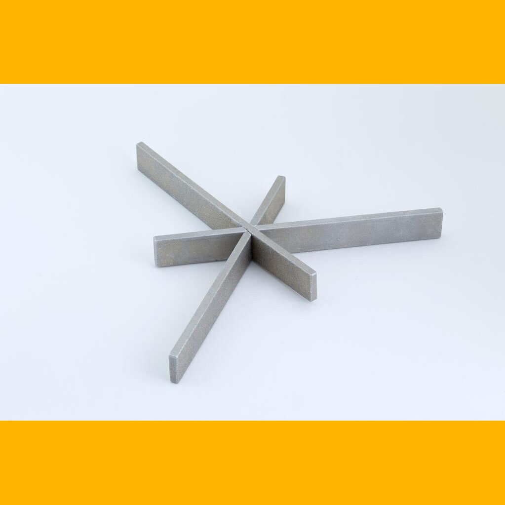 Salvamanteles de aluminio que ahorra espacio diseñado por Luca Perlini