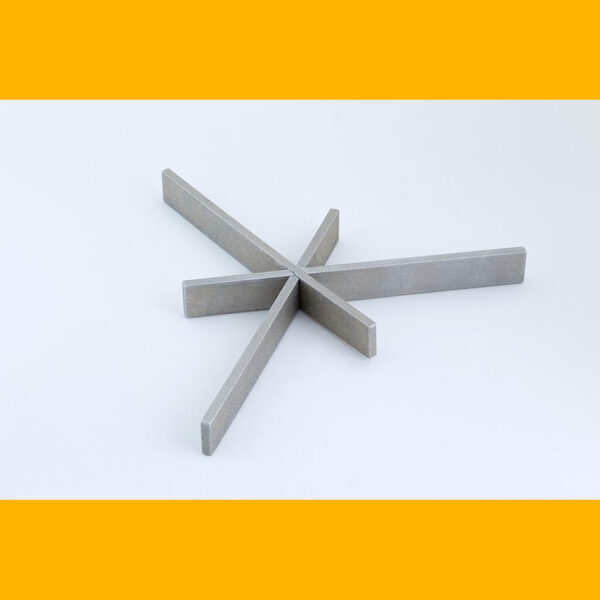 Salvamanteles de aluminio que ahorra espacio diseñado por Luca Perlini